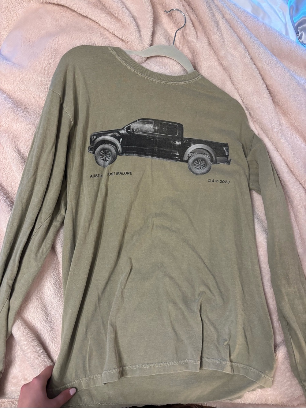 Women’s Long-Sleeve Olive Graphic Shirt